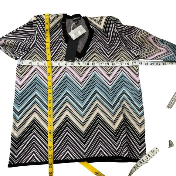 MINNIE ROSE Women's Chevron Cropped V Neck Pullover In Multi combo NEW